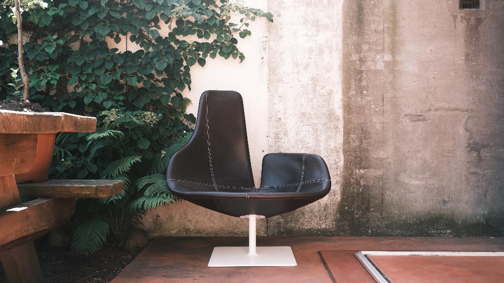 Moroso Fjord feauteuil en poef 1 set, Huis en Inrichting, Fauteuils, Ophalen, Modern hoogwaardig, Leer, 75 tot 100 cm