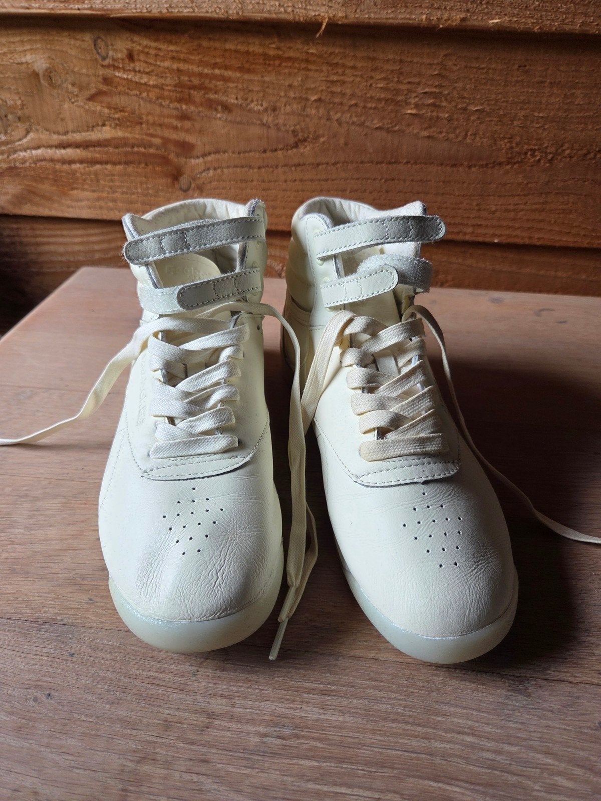 Crèmekleurige Reebok Freestyle Hi Sneakers - Maat 40, Beige, Ophalen of Verzenden, Sneakers of Gympen, Reebok