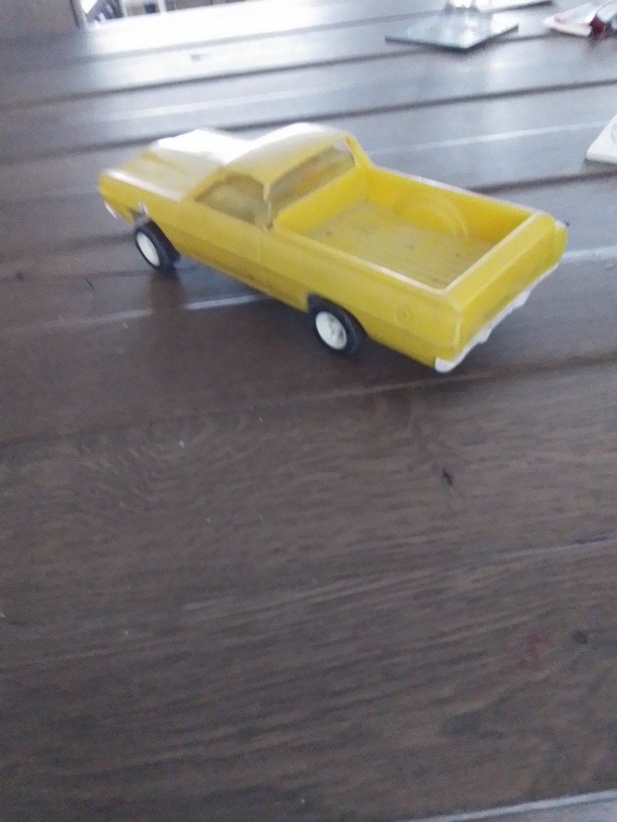 Gele plastic speelgoedauto - vintage model, Kinderen en Baby's, Ophalen, Gebruikt