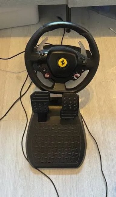 Thrustmaster Ferrari racestuur met pedalen voor PS4/PS5, Racestuur, Zo goed als nieuw, Thrustmaster, PlayStation