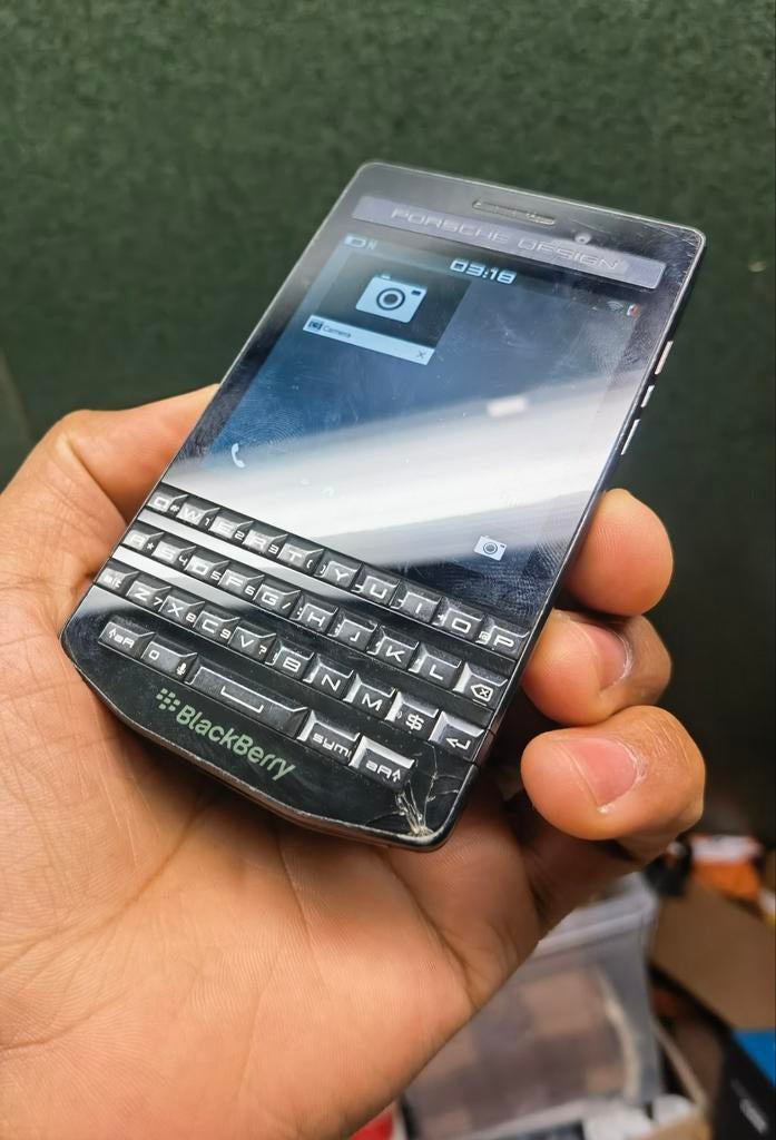 Goedwerkende blackberrys porsche design P'9983

Whatsaapen, Ophalen of Verzenden