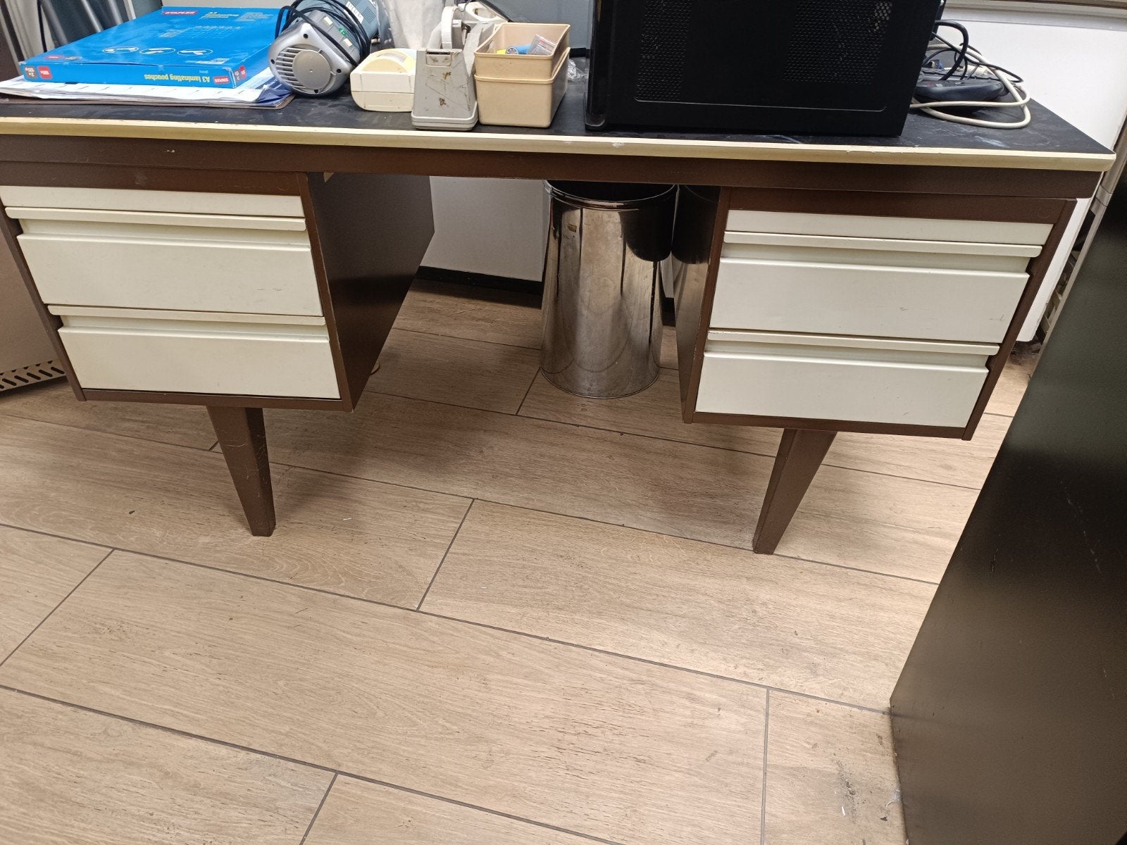 Metalen vintage bureau met lades - Bruin/beige T.E.A.B., Ophalen, Gebruikt, Metaal, Overige merken