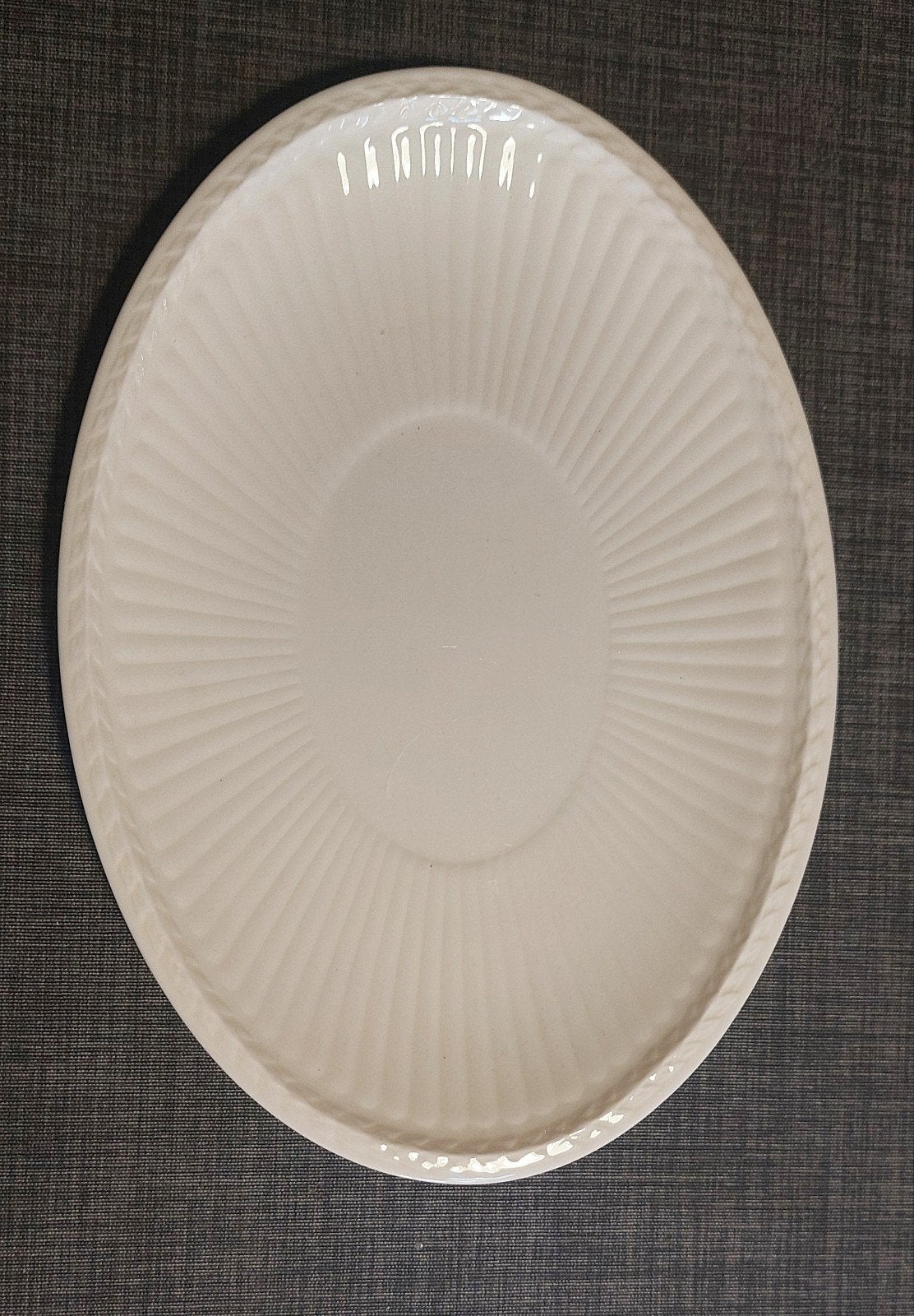 Ovaal creme kleurig bord - Wedgwood Edme, Ophalen, Gebruikt, Klassiek, Bord(en)