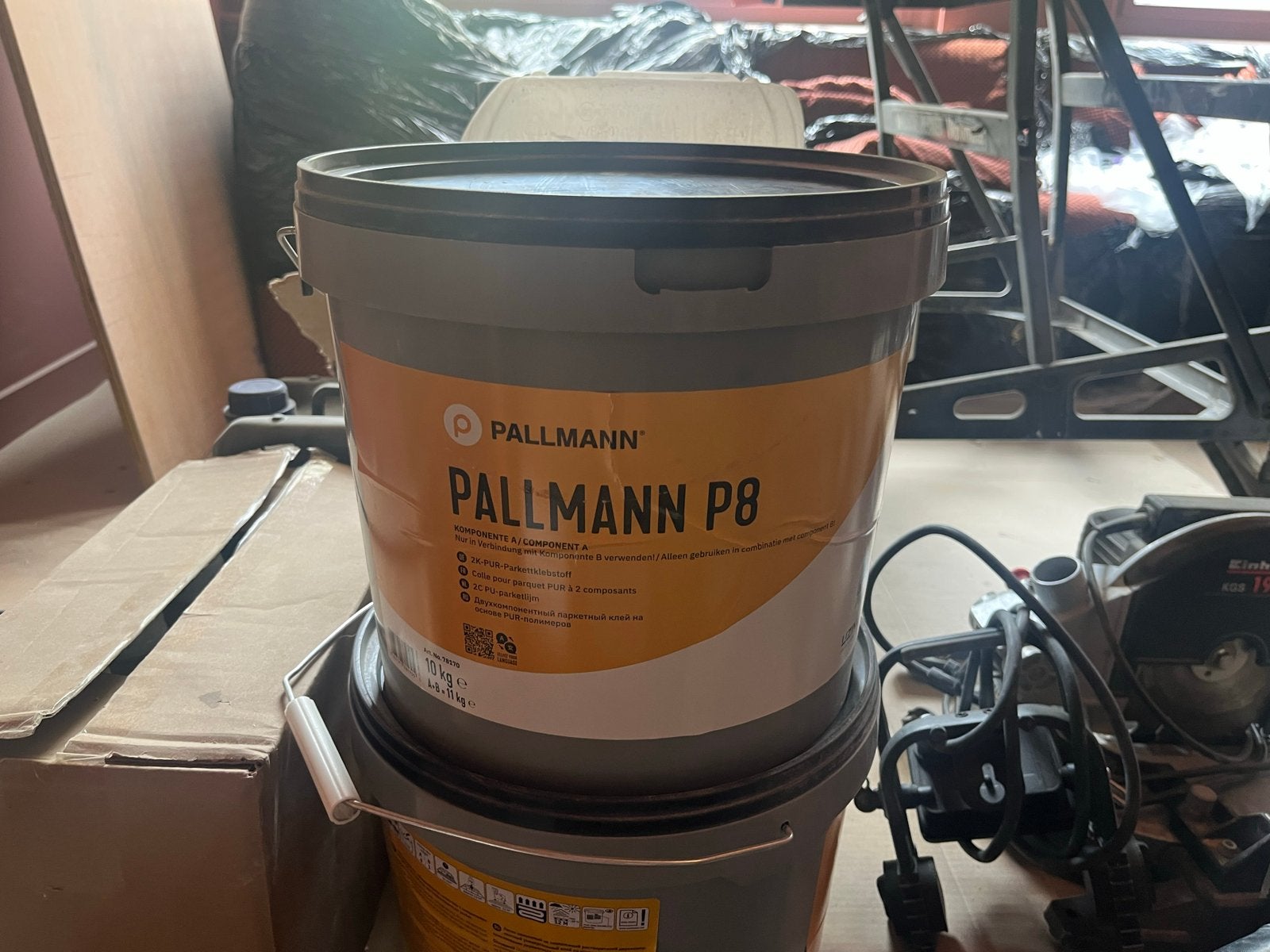 3 emmers Pallmann P8 lijm, 20 liter of meer, Ophalen, Gebruikt, Grijs