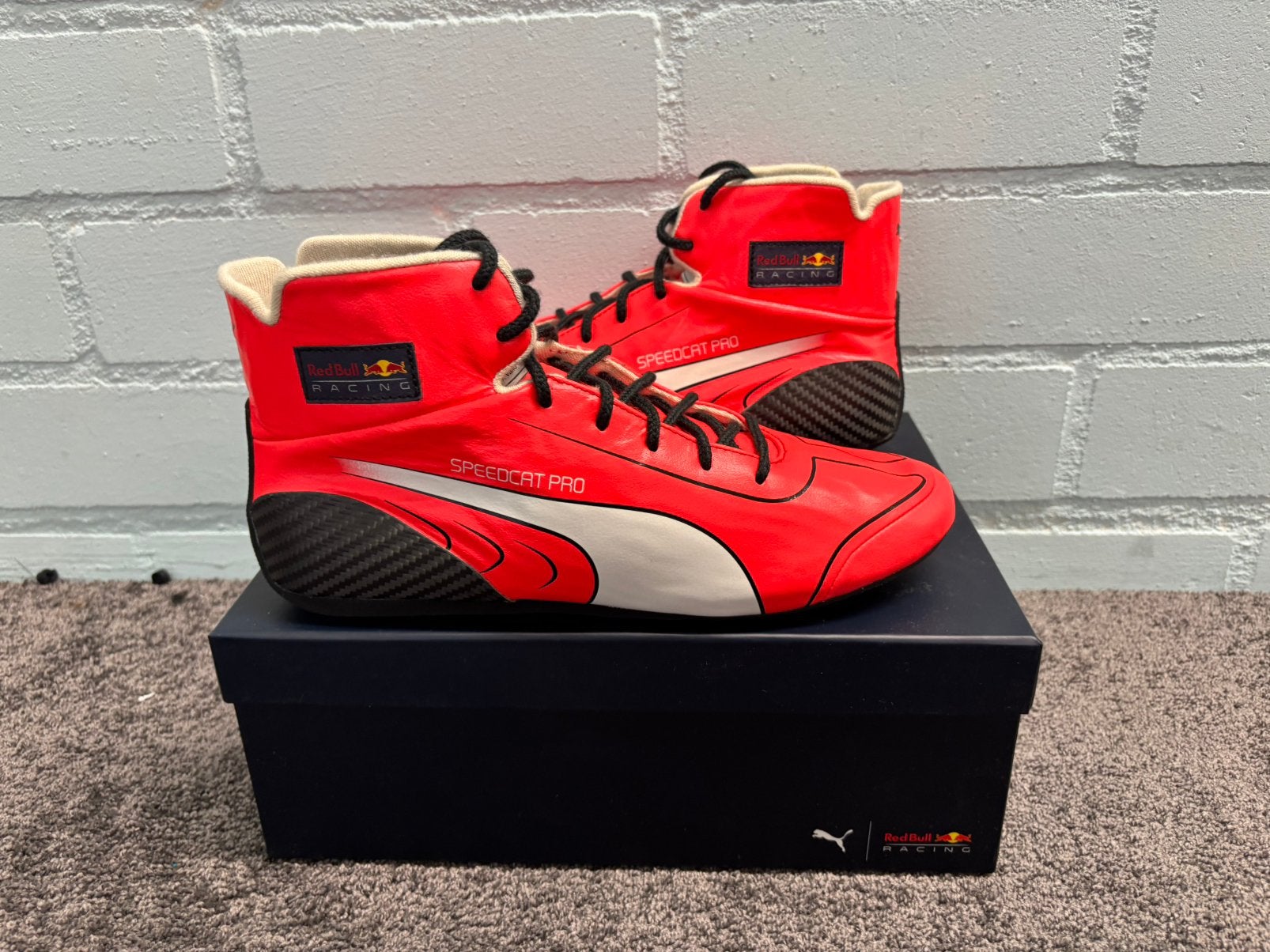 Red bull formule 1 schoenen ( speedcat pro ), Ophalen of Verzenden, Zo goed als nieuw, Formule 1