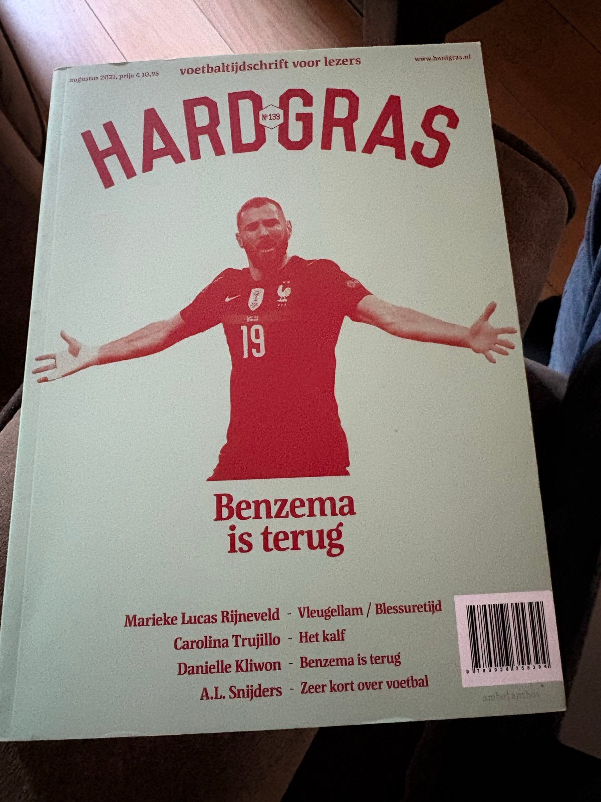 Hard Gras #139 - Benzema is terug - Voetbaltijdschrift, Boeken, Ophalen of Verzenden, Zo goed als nieuw, Sport en Vrije tijd