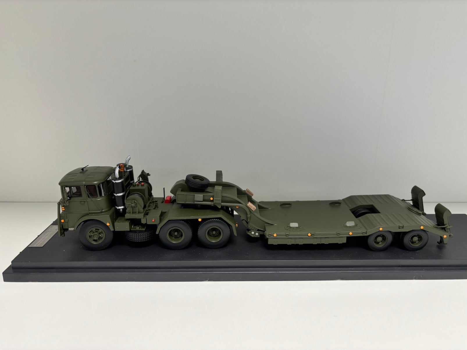 Defensie FTF met dieplader 1:50 ScaleMasters prototype, Hobby en Vrije tijd, Modelauto's | 1:50, Ophalen, Zo goed als nieuw, Bus of Vrachtwagen
