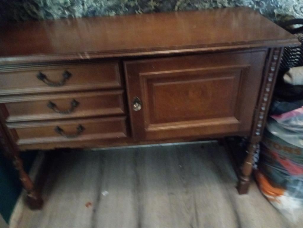 Mooi houten kastje met lades en deurtje, Ophalen