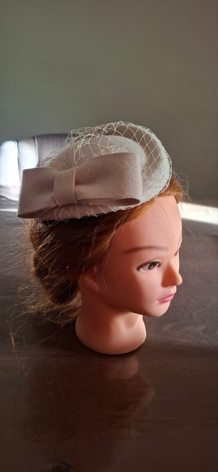 Wolwit creme pillbox, fascinator,  hoedje, Ophalen of Verzenden, Gedragen, One size fits all, Hoed