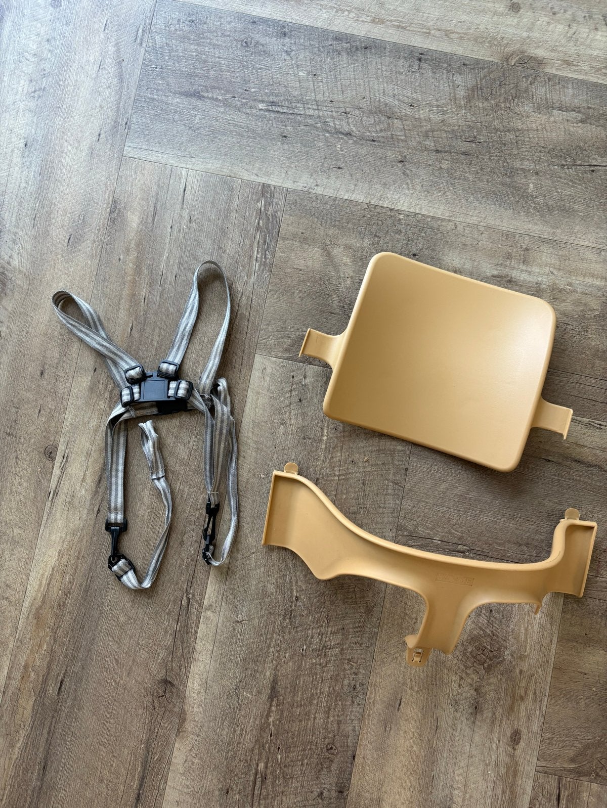 Stokke Tripp Trapp babyset beige met veiligheidstuigje, Ophalen of Verzenden, Zo goed als nieuw, Meegroeistoel, Gordel(s)