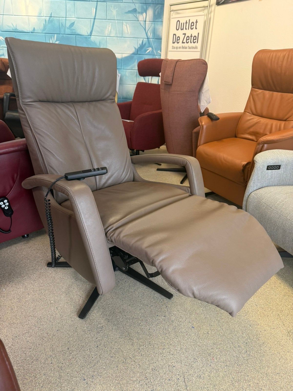 XL Meubelzorg sta op relax stoel gratis bezorging/garantie, Leer, Zo goed als nieuw, 50 tot 75 cm, Ruim 100 modellen in alle kleuren en maten
