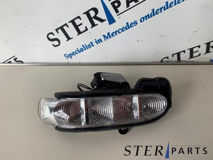 Knipperlicht spiegel links van een Mercedes E-Klasse, Auto-onderdelen, Verlichting, 12 maanden garantie, -, Nieuw, Ophalen of Verzenden