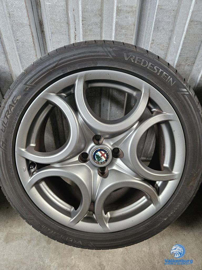 7mm! Originele Alfa Romeo Mito 4x98 velgen 17 inch 215/45R17, Auto-onderdelen, Banden en Velgen, -, -, Banden en Velgen, 17 inch