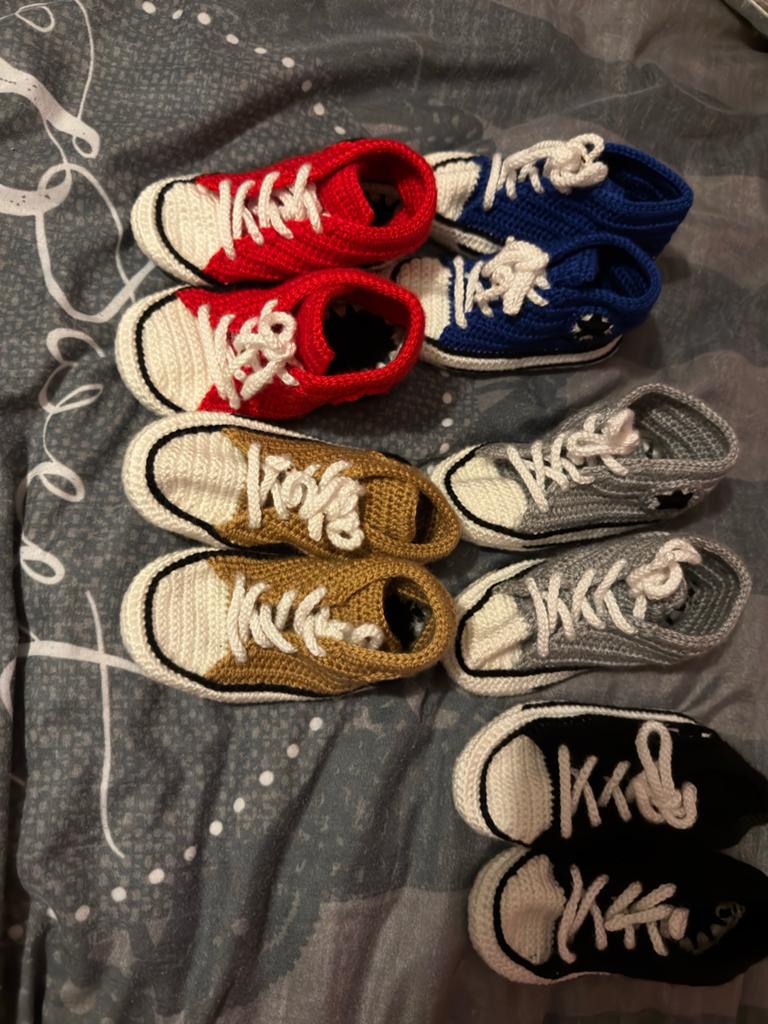 Handgebreide Converse baby slofjes - diverse kleuren, Kinderen en Baby's, Babykleding | Schoentjes en Sokjes, Ophalen, Nieuw, Jongetje of Meisje