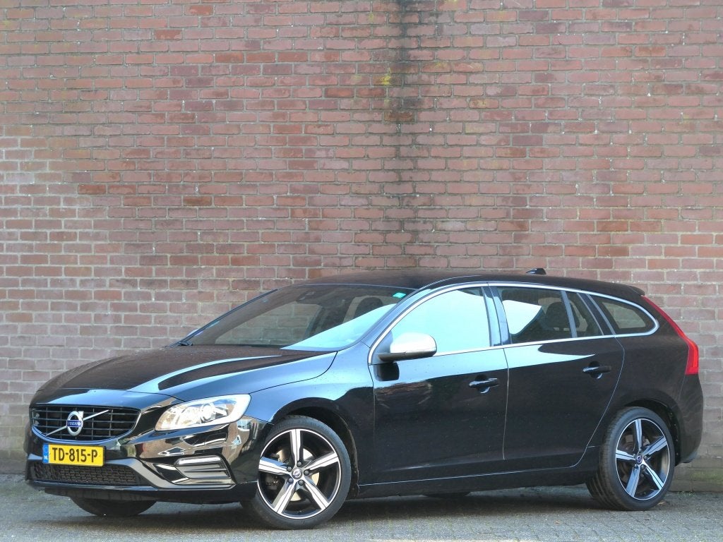 Volvo V60 T4 Business Sport 12 MND garantie Xenon / Trekhaak, 12 maanden, Gebruikt, Euro 6, Zwart