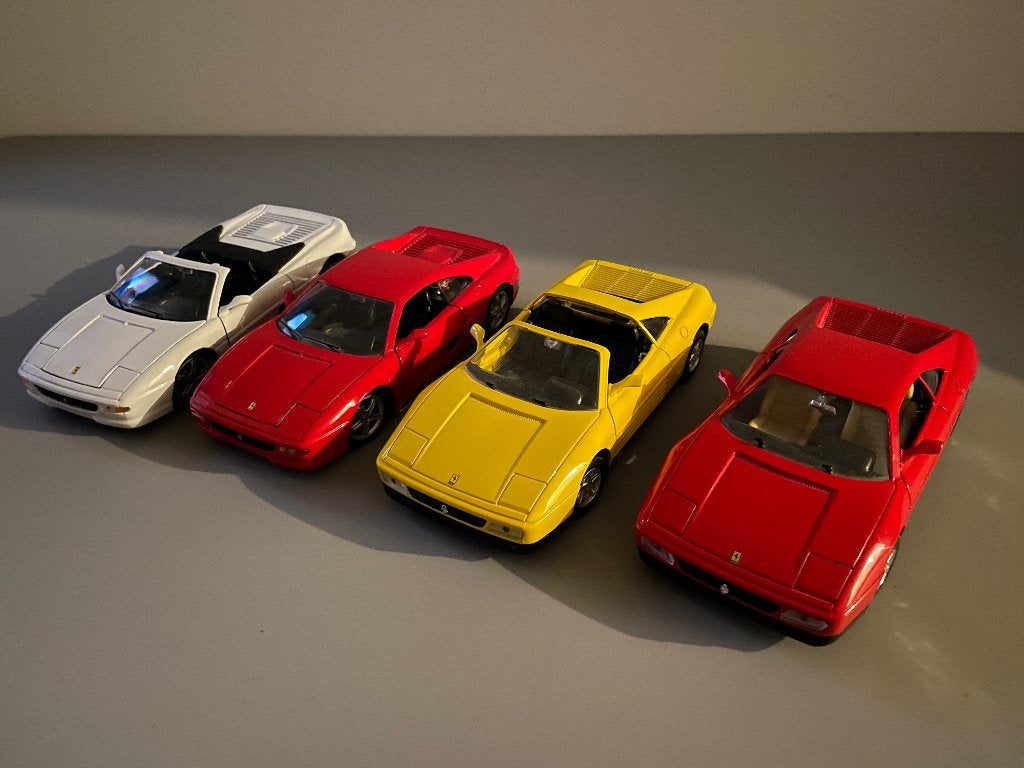 Ferrari's 1:24, 8 cylinders, Hobby en Vrije tijd, Ophalen of Verzenden, Gebruikt, Auto, Bburago
