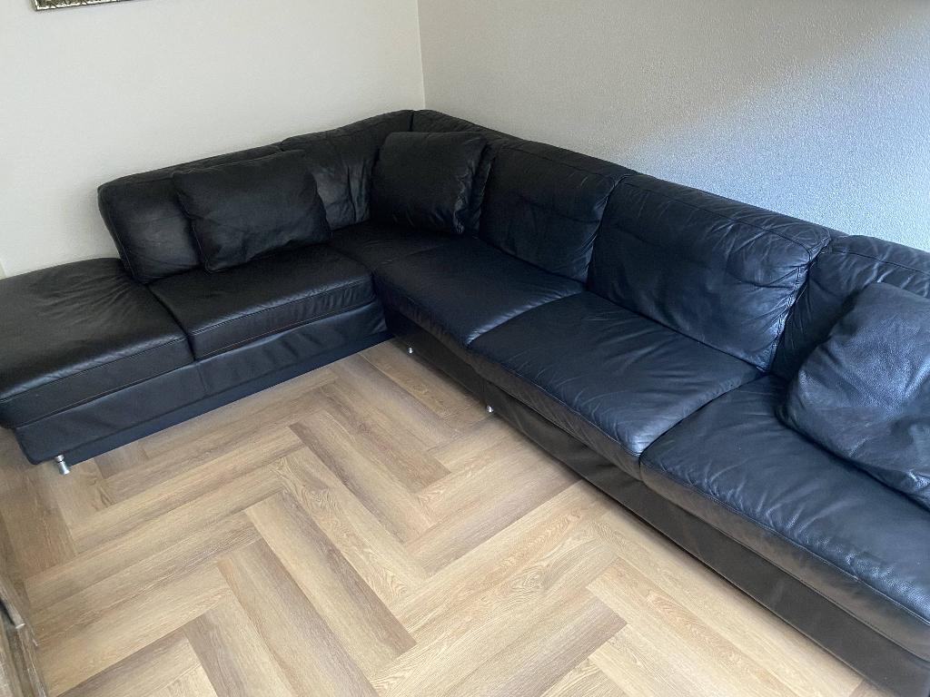 Mooie leren zwarte hoekbank (Montel), Huis en Inrichting, Banken | Bankstellen, Ophalen, Gebruikt, Hoekbank, 200 tot 250 cm