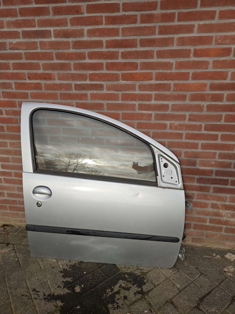 RECHTERVOORDEUR PEUGEOT 107 / CITROËN C1/ TOYOTA AYGO DONKER, Auto-onderdelen, Niet ingevuld, Citroën, Niet ingevuld, Niet ingevuld