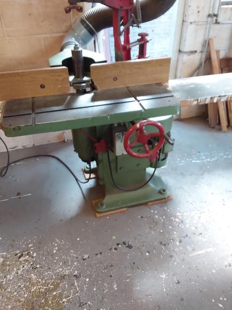 Freesmachine met de nodige frezen. Ducuroir, Ophalen, Gebruikt, Elektrisch, Overige soorten