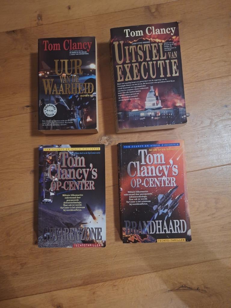 Tom Clancy Techno-thriller Boeken: 4-delige Collectie, Ophalen of Verzenden, Gelezen, Tom Clancy, Nederland