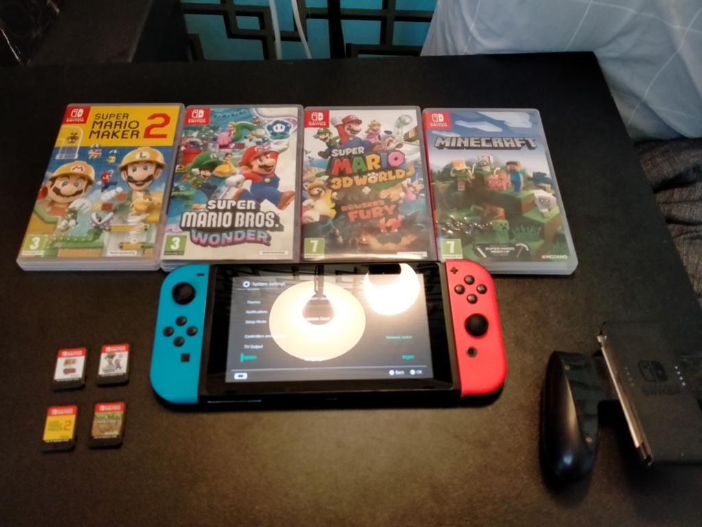 Switch V2 2019 Rood Blauw (Met games!), Switch 2019 Upgrade, Met games, Met 2 controllers, Ophalen of Verzenden