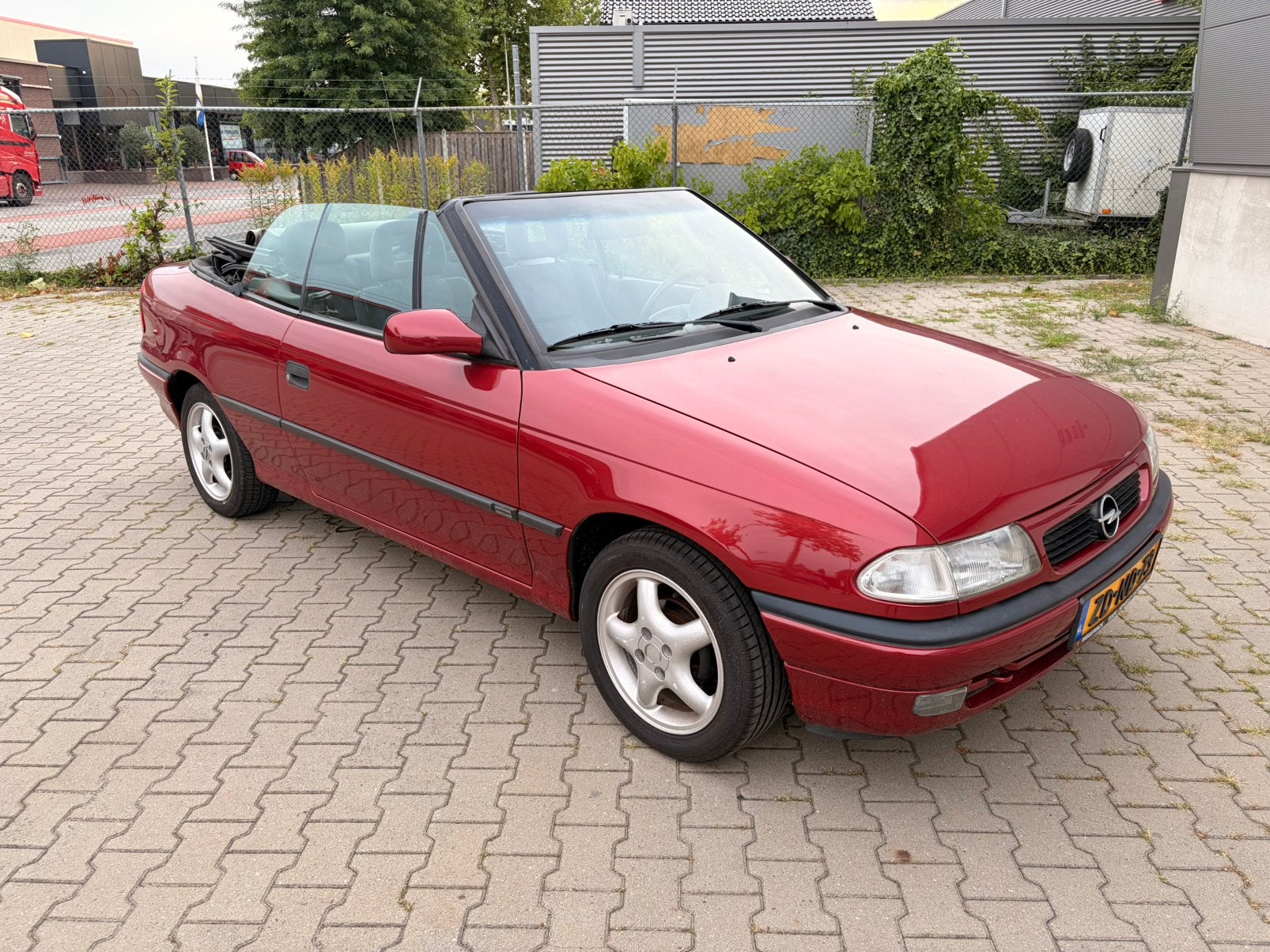 Opel Astra 1.6 I Cabrio 1996 Rood, Voorwielaandrijving, 4 cilinders, Cabriolet, 49 €/maand