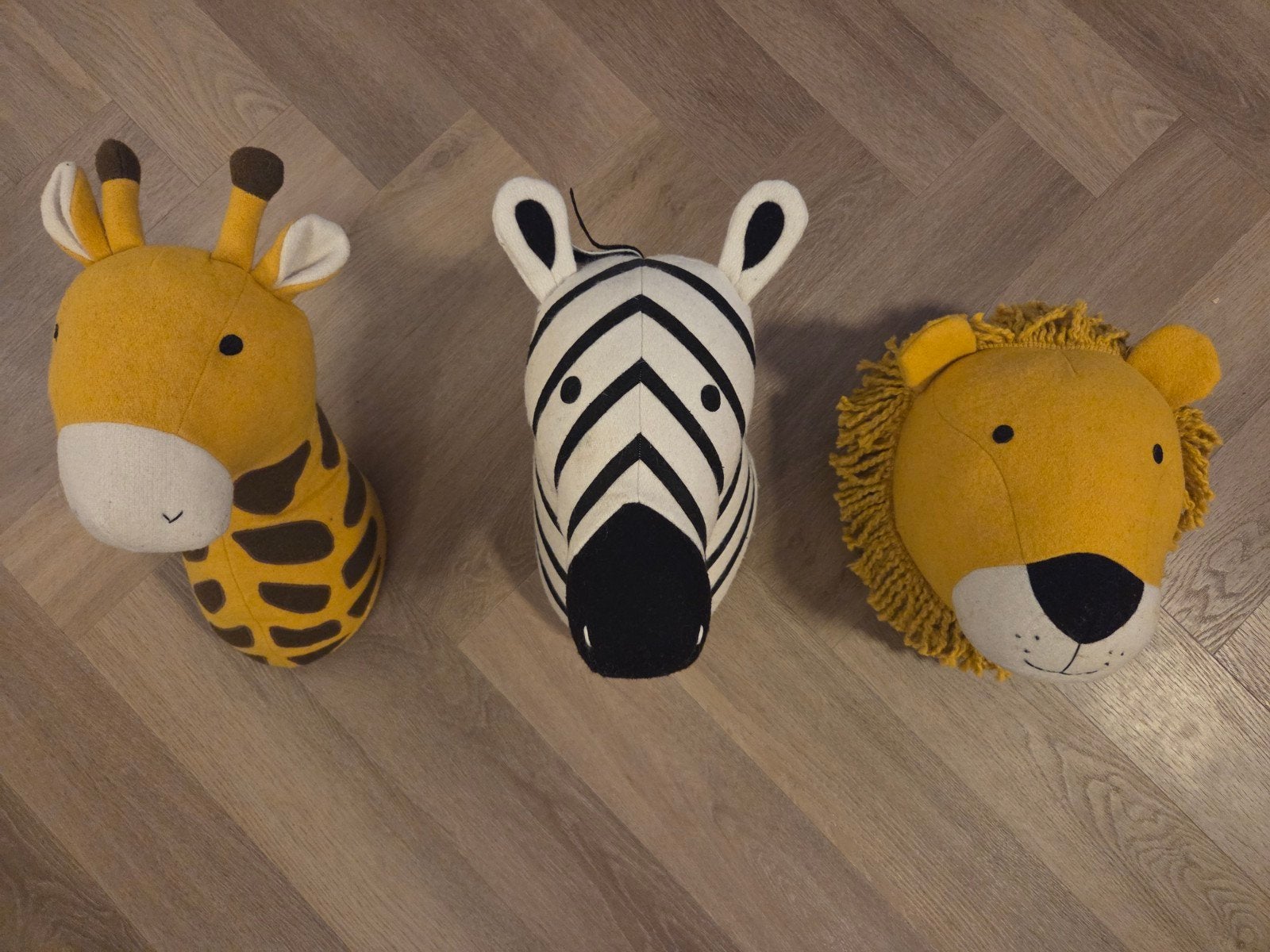 Set van 3 pluche dierenkoppen: Giraffe, Zebra, Leeuw, Ophalen, Zo goed als nieuw, Meerkleurig, Textiel
