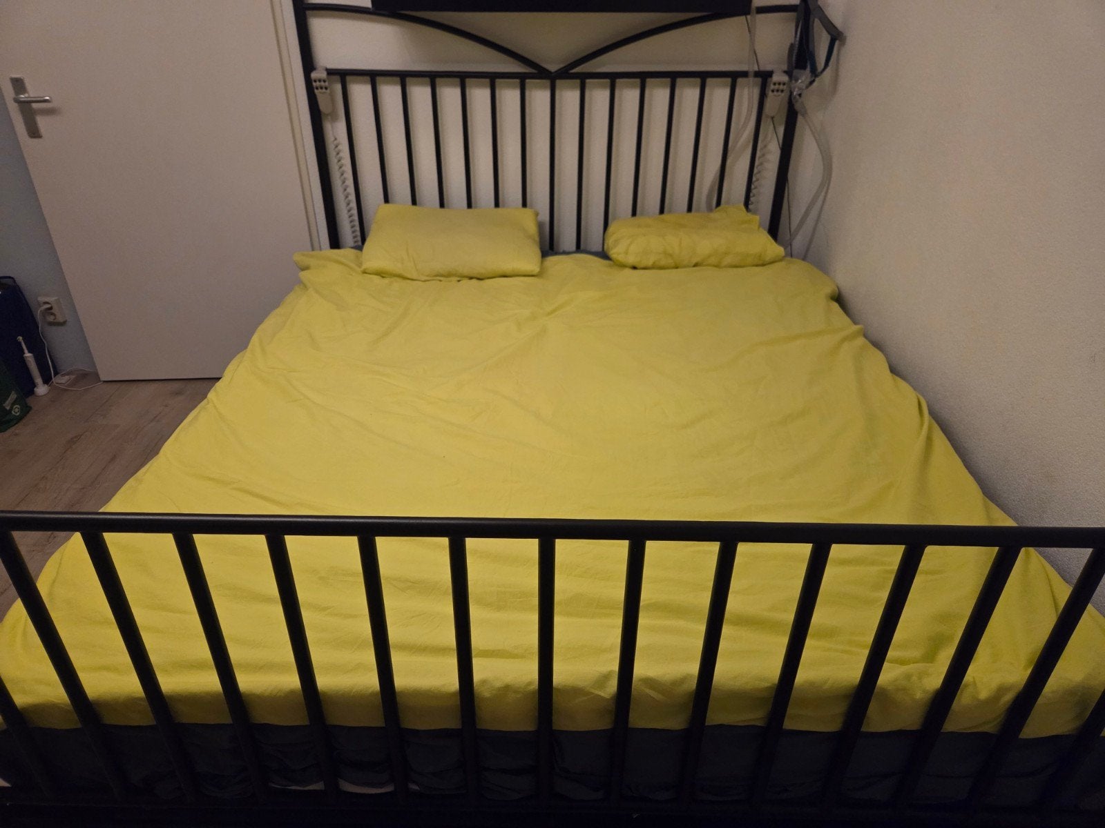 2-persoonsbed zwart metaal met verstelbare lattenbodem € 250, Huis en Inrichting, Slaapkamer | Bedden, Zwart, Tweepersoons, 200 cm
