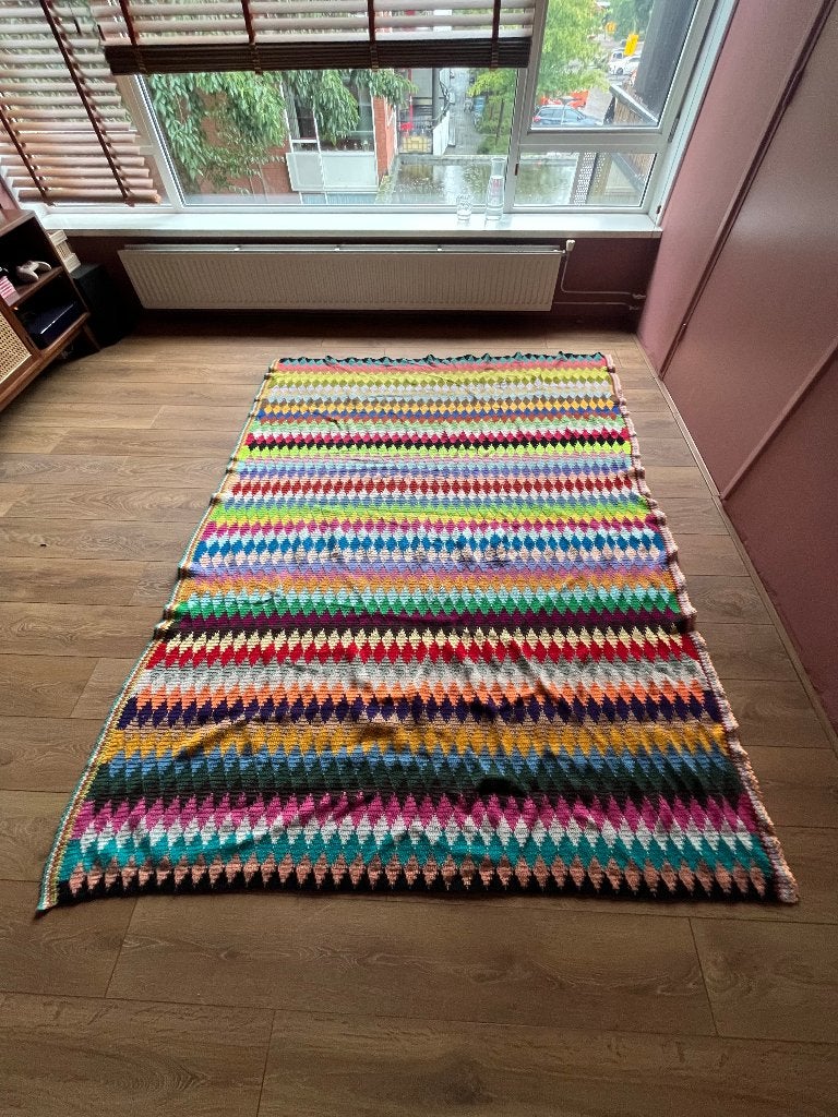 Groot gehaakt kleed 180cm x 240cm, Ophalen, Gebruikt, Boho, retro, geruit, kleurrijk, gehaakt., 150 tot 200 cm