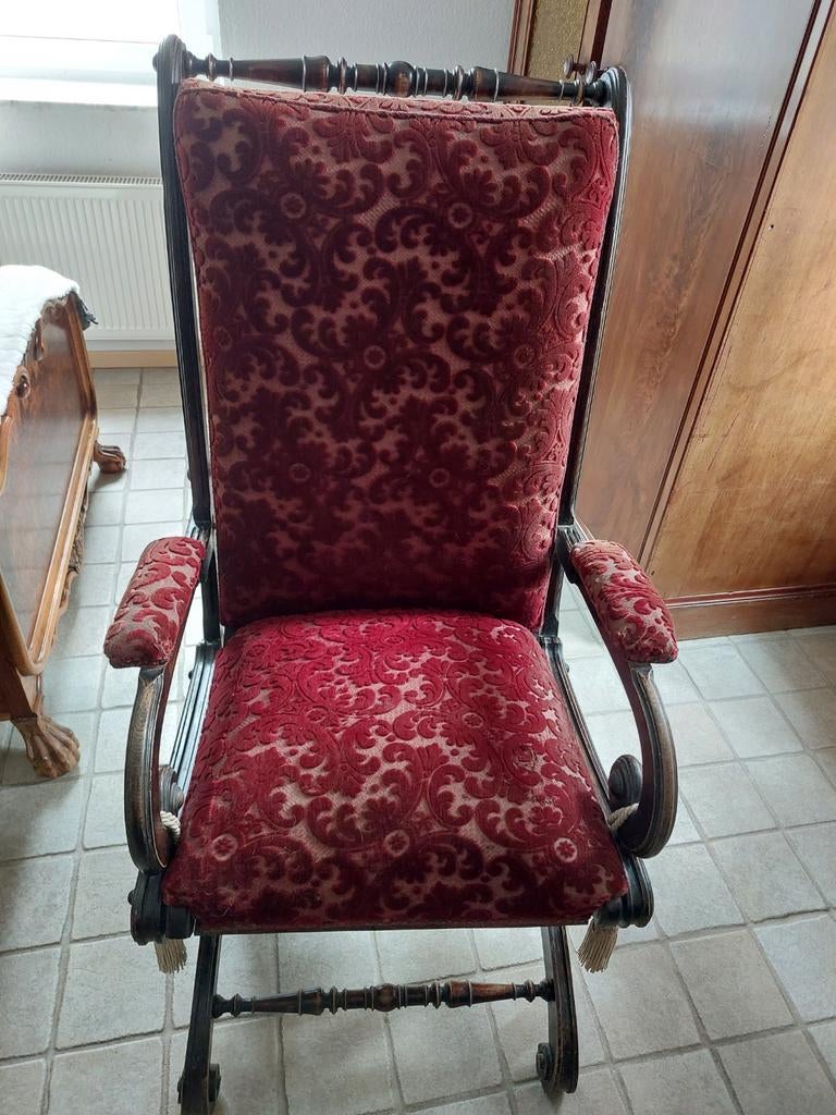 Antieke stoel met rood fluwelen bekleding, Antiek en Kunst, Ophalen