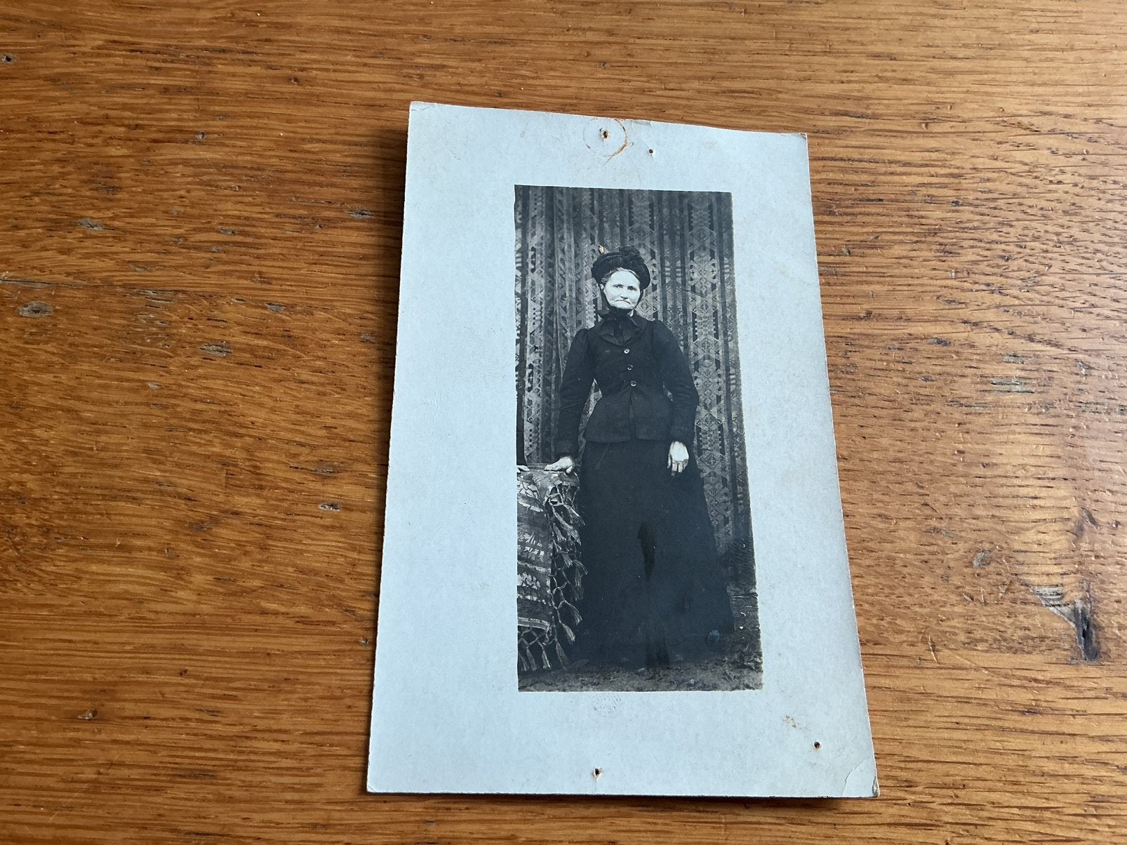 O432 vrouw beschadigd, Ophalen of Verzenden, Voor 1940, Zo goed als nieuw, Overige onderwerpen