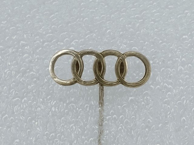 SP2299 Speldje Audi, Verzamelen, Speldjes, Pins en Buttons, Ophalen of Verzenden, Gebruikt, Overige onderwerpen