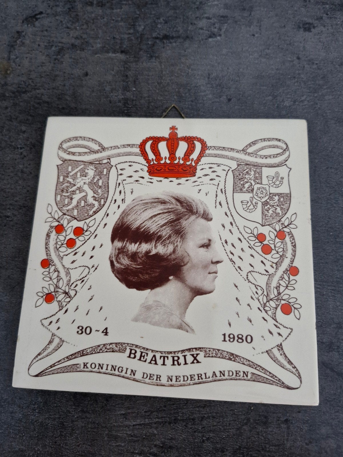 Vintage Beatrix Tegel - Koningin der Nederlanden 1980, Antiek en Kunst, Ophalen of Verzenden