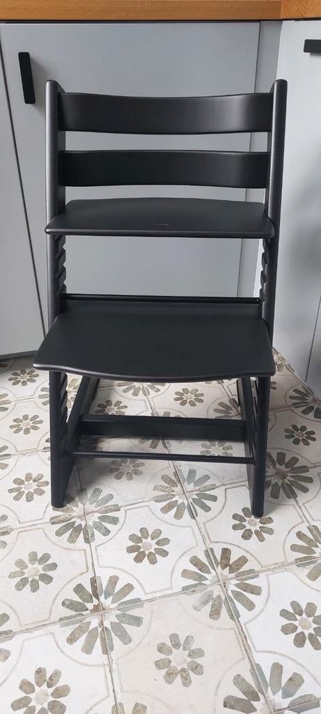 Stokke Tripp Trapp stoel - Mat zwart (nieuw model), Kinderen en Baby's, Kinderstoelen, Ophalen, Gebruikt, Meegroeistoel, Aanschuifbaar