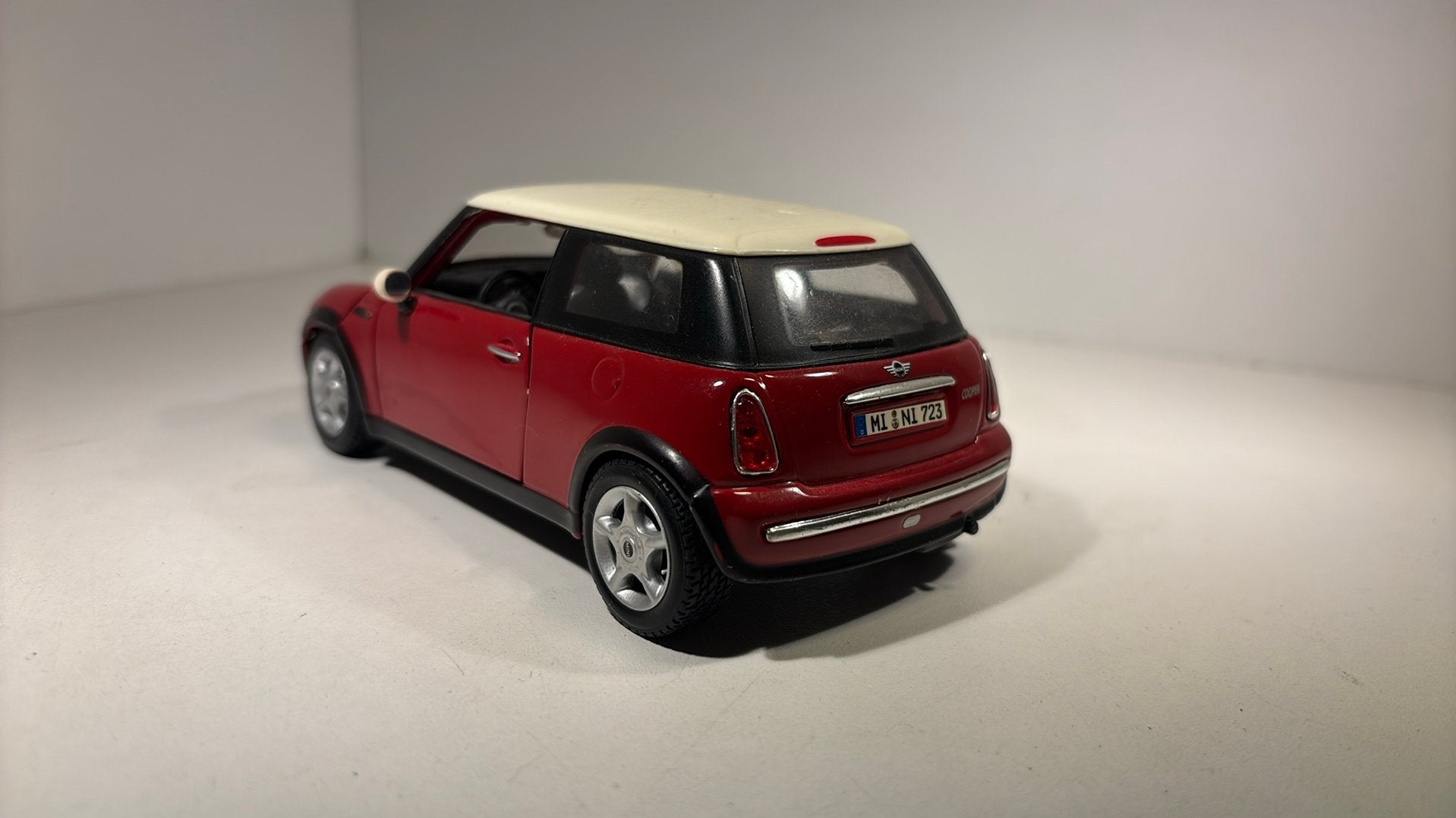 Mini cooper Bburago 1.24, Ophalen of Verzenden, Bburago, A, A