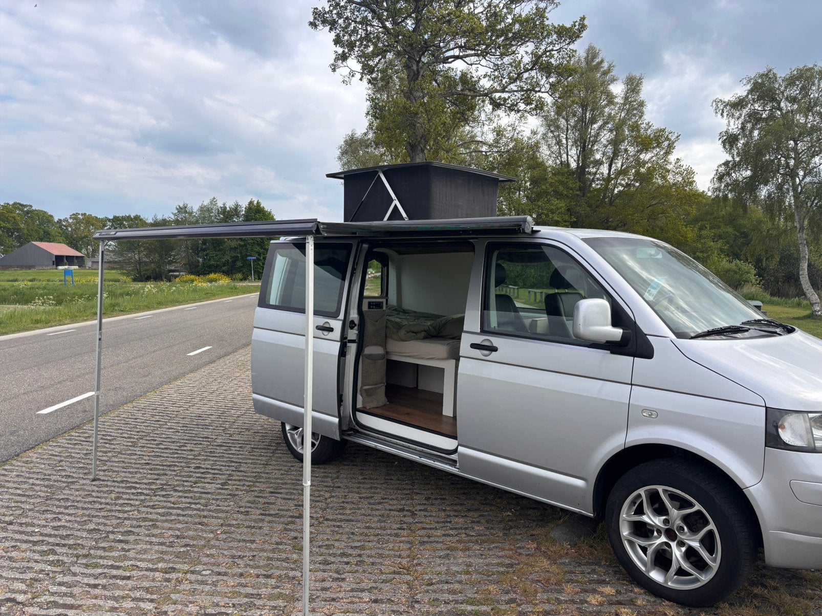 Volkswagen Transport camper, Buscamper of Camperbus, Volkswagen, Treinzit, Particulier