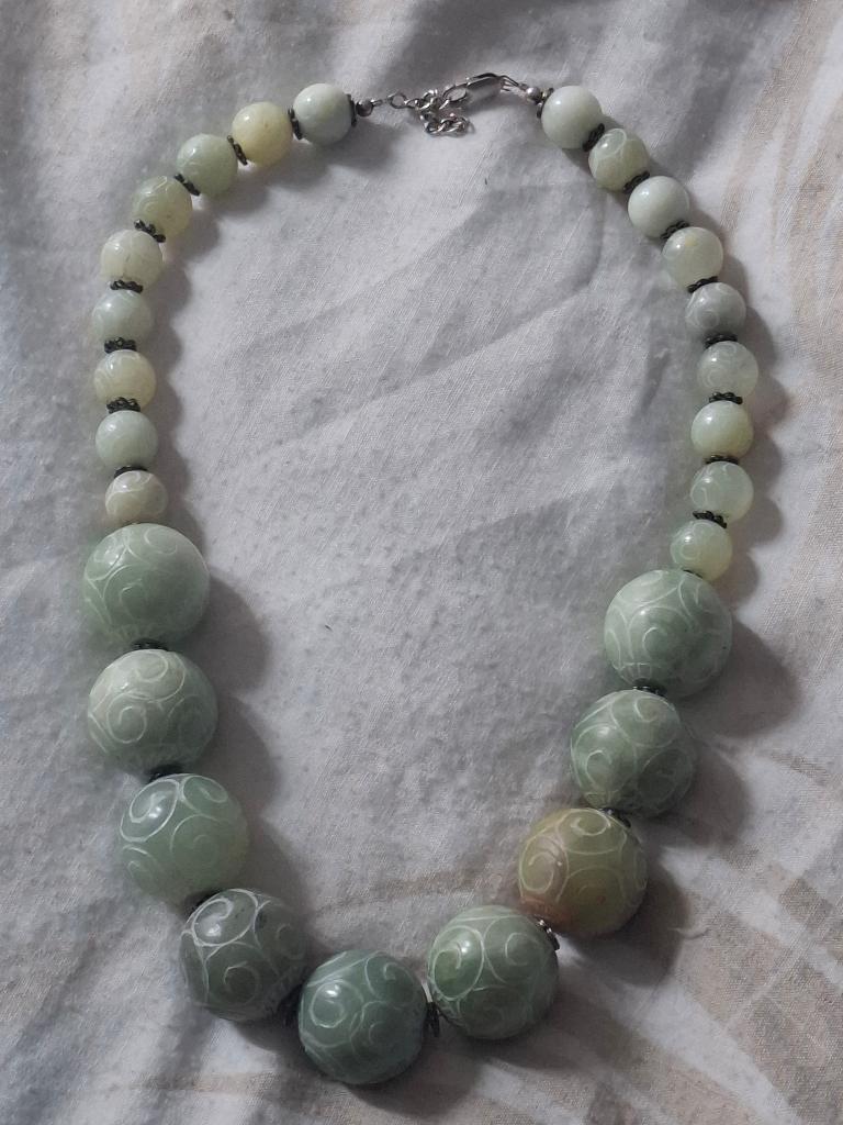 GERESERVEERD Oude jade ketting zilveren slotje 25,00 euro, Ophalen of Verzenden, Gebruikt, Overige kleuren, Steen of Mineraal