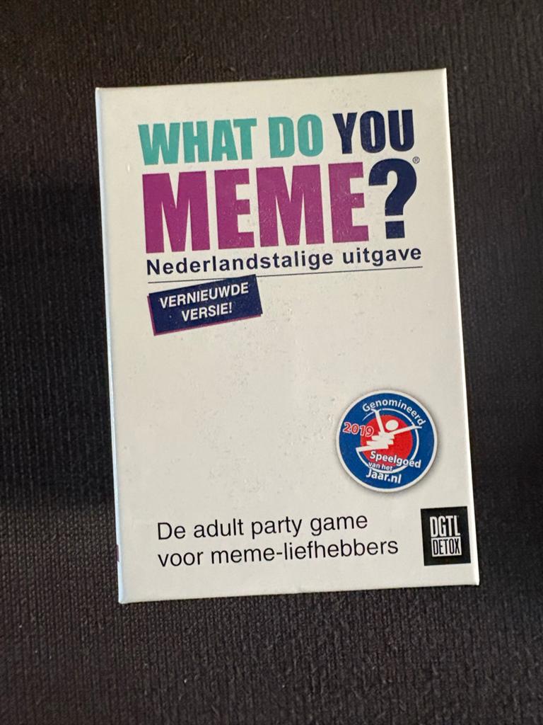 What Do You Meme? - NL vernieuwde editie, Drie of vier spelers, Ophalen of Verzenden, Zo goed als nieuw