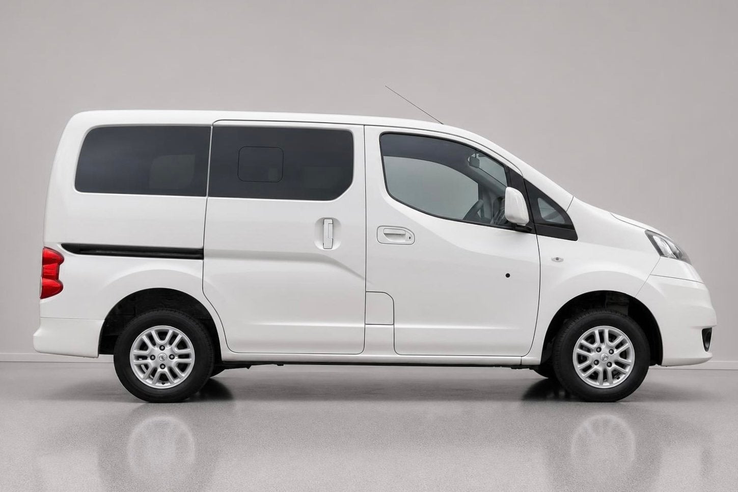 Nissan Evalia NV 200 / CLIMATE CRUISE CONTR / NAVIGATIE ..., Auto's, Nissan, Voorwielaandrijving, Stof, Gebruikt, Stoelverwarming