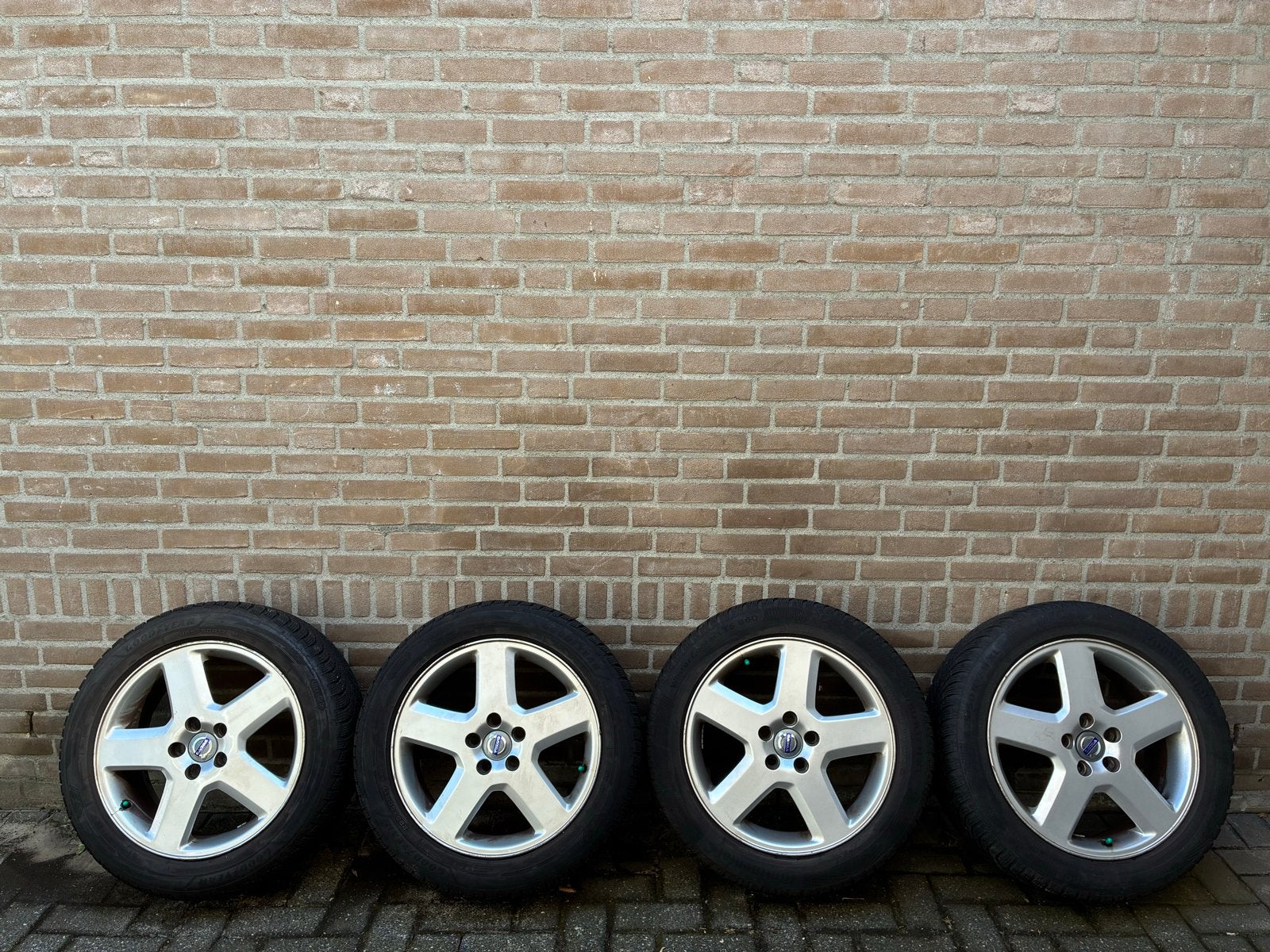 Volvo / Ford 17 inch velgen met A-merk winterbanden, Ophalen, Gebruikt, Banden en Velgen, 17 inch
