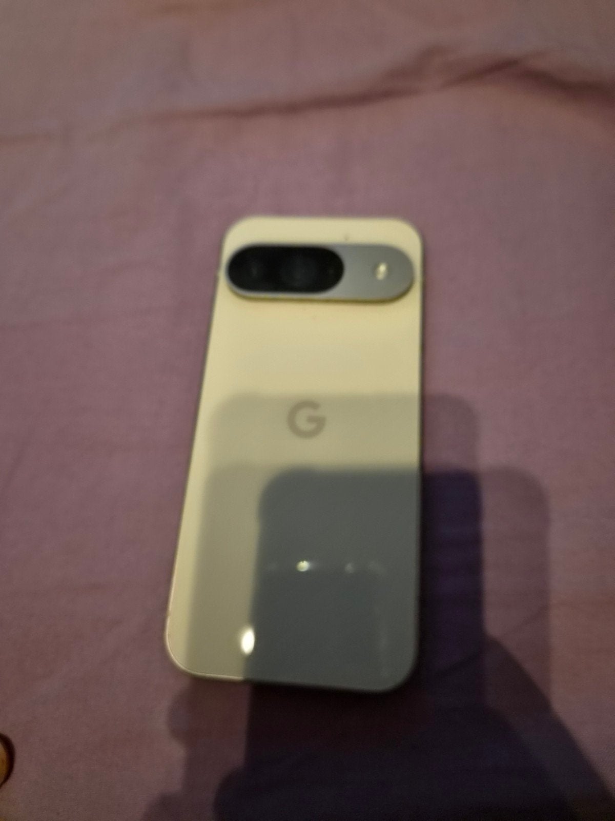 Foto 3 van Google Pixel 9 - Oplaadpoort defect, draadloos opladen werkt