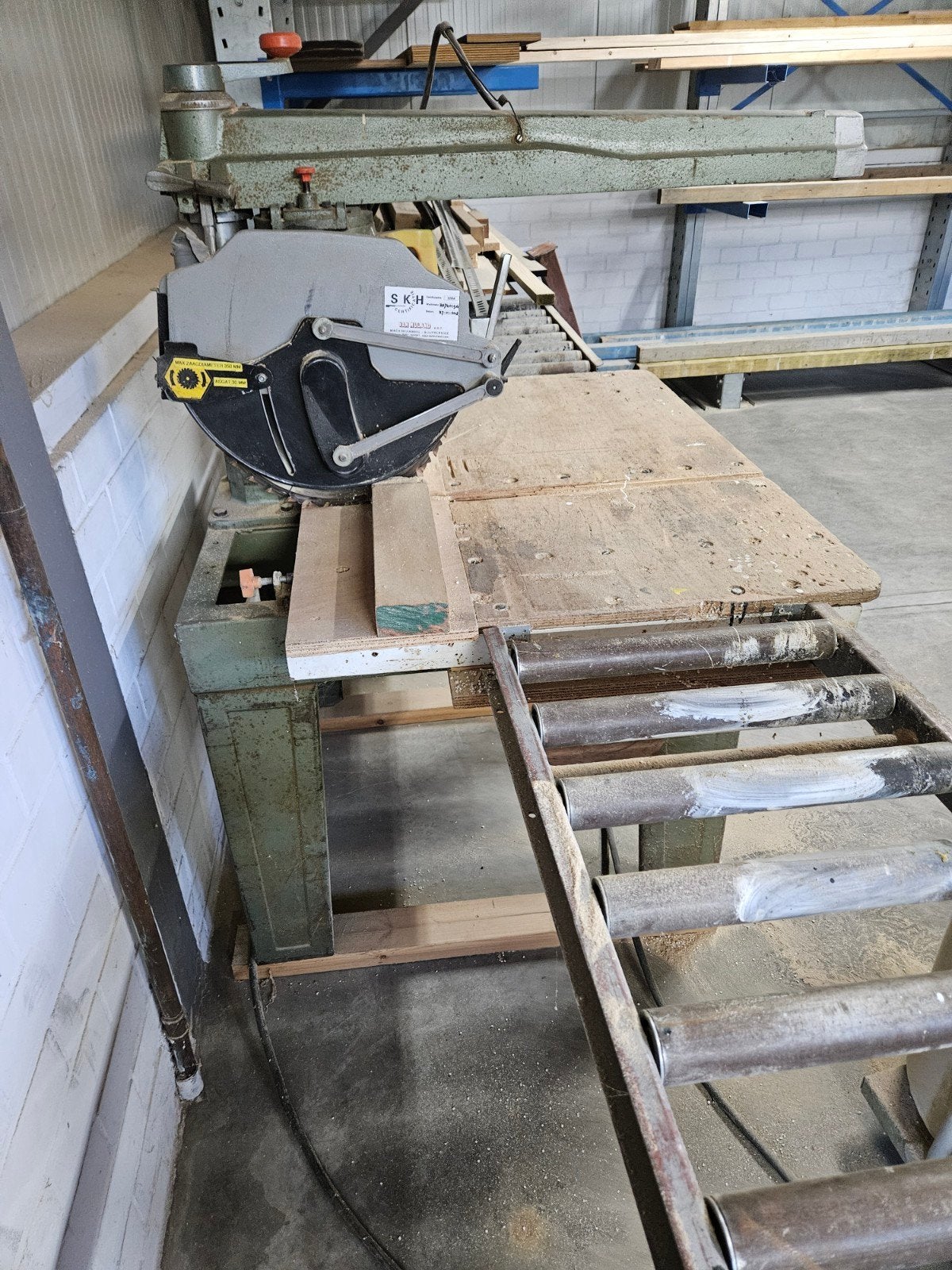 Robuuste DeWalt Afkortzaag / radiaalzaag met rollenbaan, Ophalen, Gebruikt, DeWalt, 70 mm of meer
