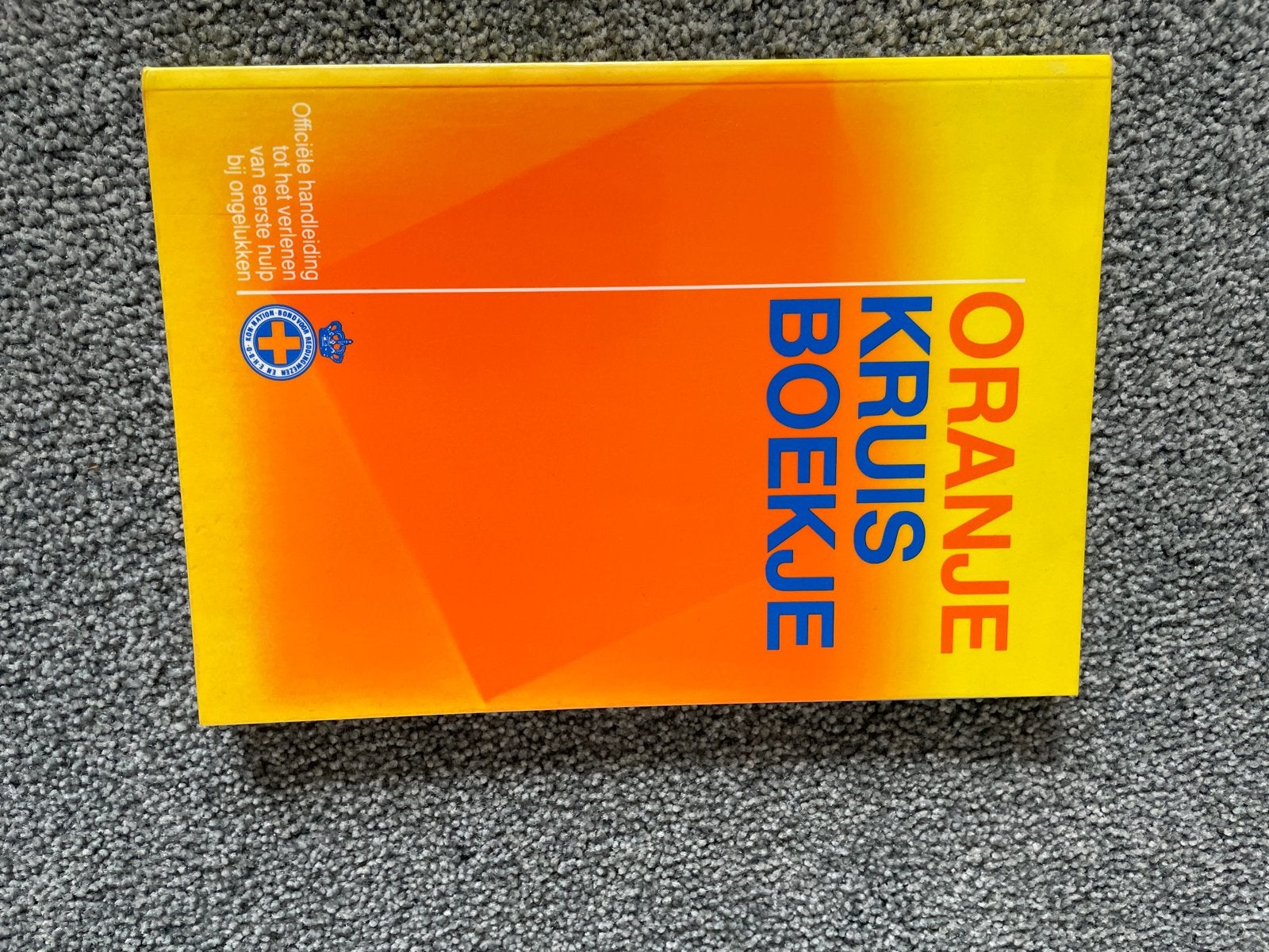 Oranje Kruis Boekje - Officiële handleiding EHBO, Ophalen of Verzenden, Gelezen, Overige uitgevers, Nederlands