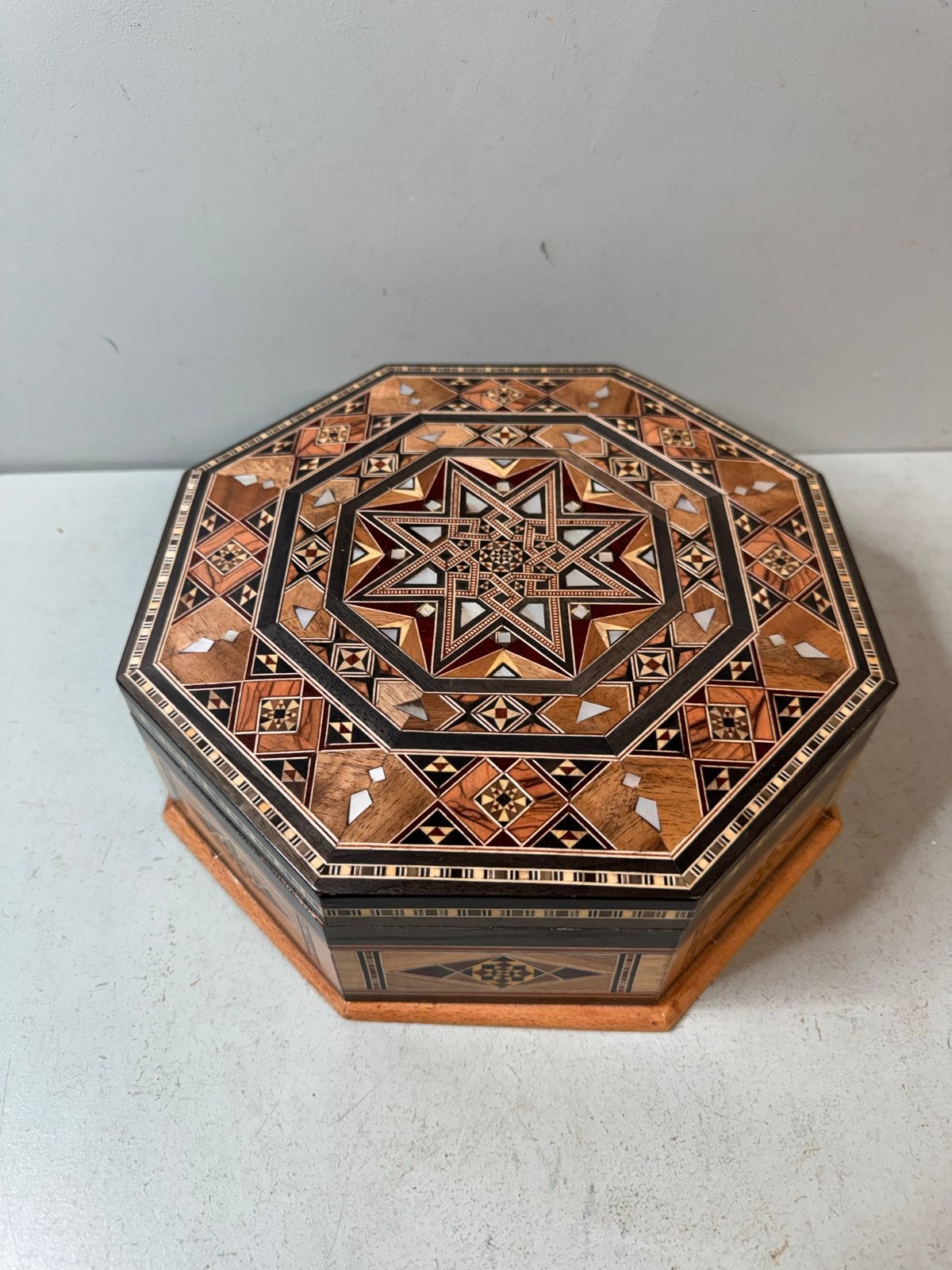 Vintage Oosters Achthoekig Houten Doosje met Parelmoer Inleg, Ophalen of Verzenden