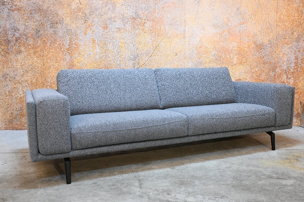 Als NIEUW grijze stoffen Leolux Bellice design bank, Huis en Inrichting, Leolux, Leolux, 75 tot 100 cm, Ophalen of Verzenden