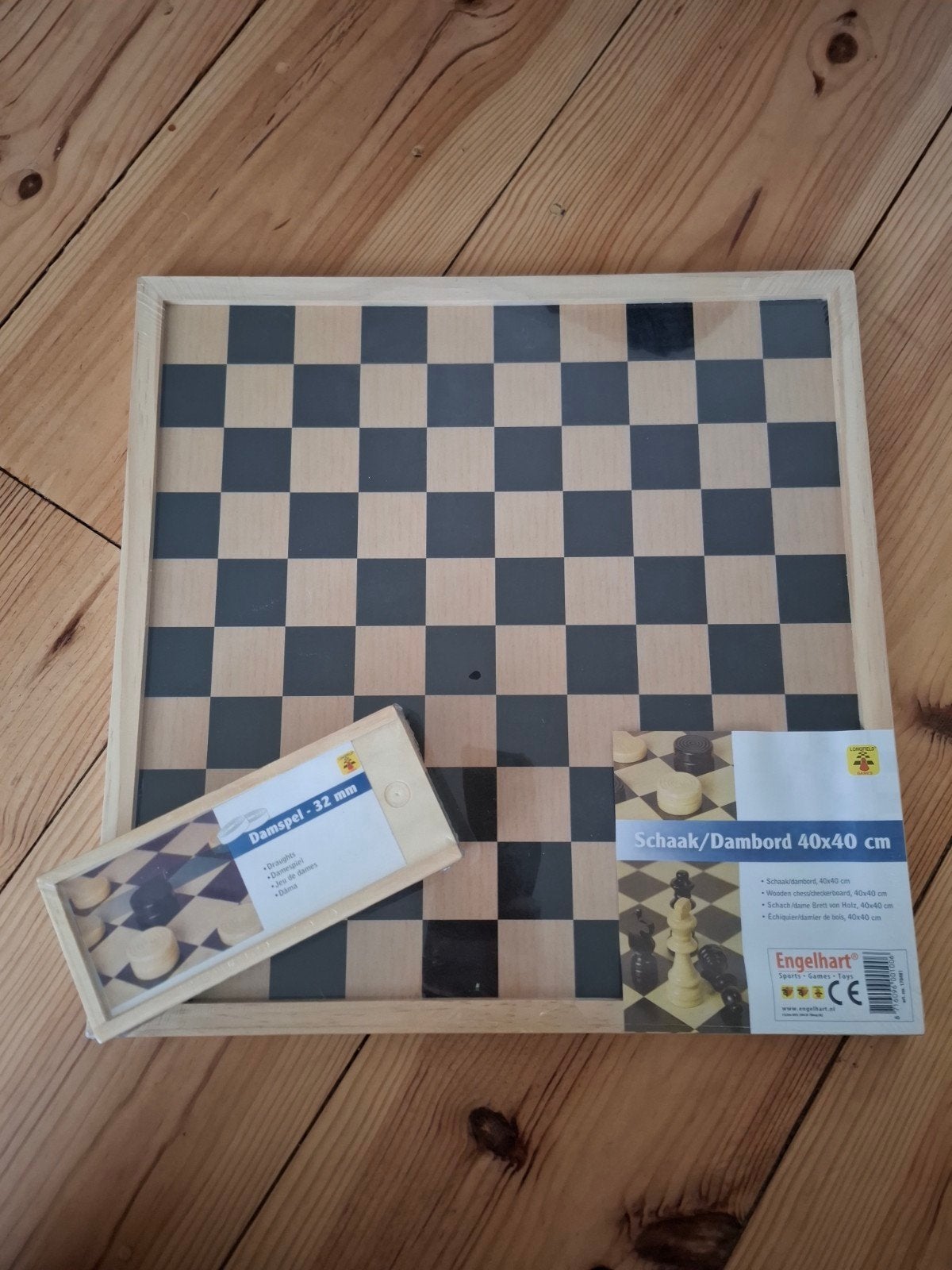 Schaak/Dambord 40x40 cm met Damspel - Engelhart, Een of twee spelers, Ophalen of Verzenden, Reisspel, Nieuw