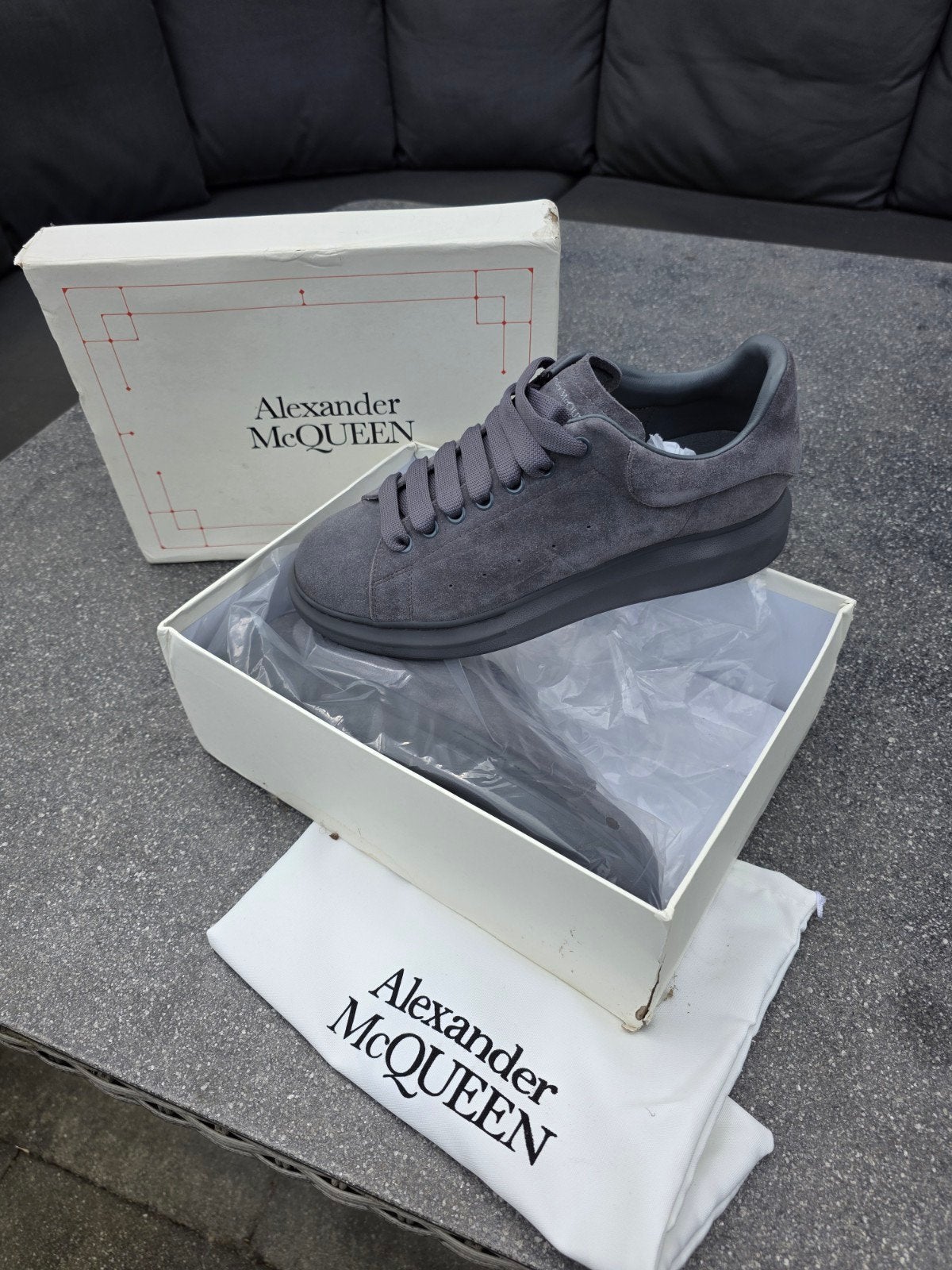Alexander McQueen mt46 heren sneaker grijs suède nieuw, Alexander McQueen, Overige kleuren, Nieuw, Ophalen of Verzenden