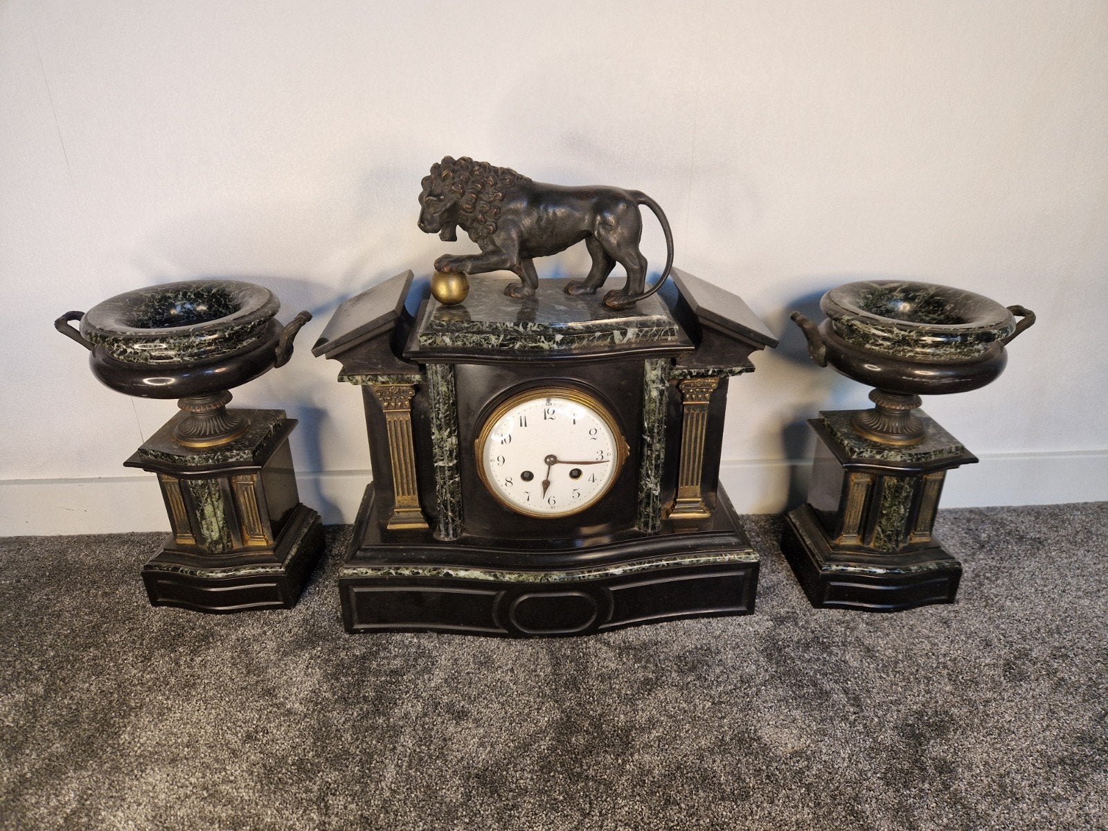 Franse marmeren pendule klok met leeuw, Antiek en Kunst, Ophalen