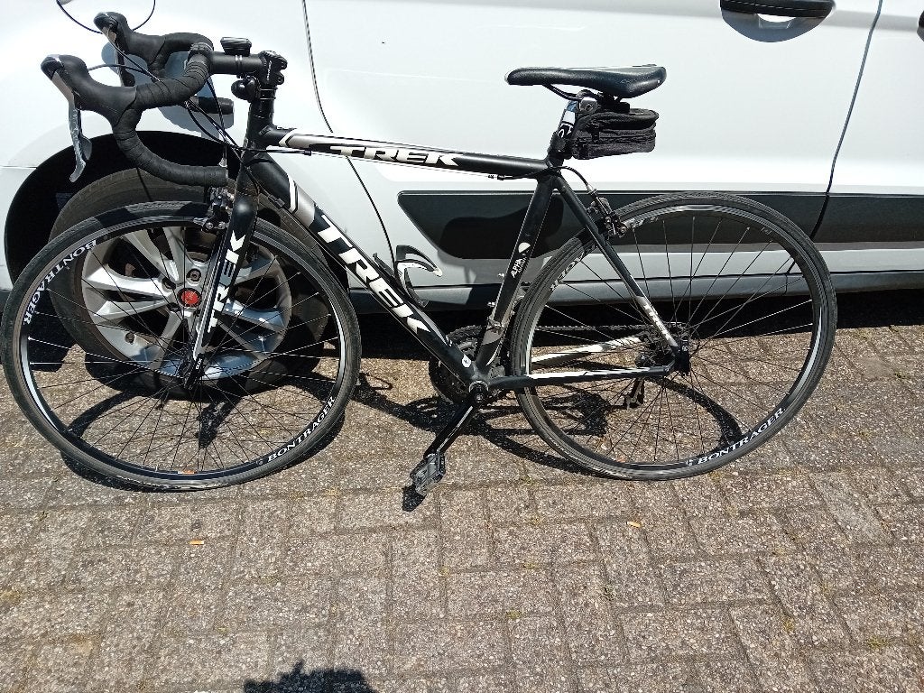 Beginner racefiets zwart wit Trek racefiets maat 56 shimano, 28 inch, Gebruikt, Velgrem, Meer dan 20 versnellingen