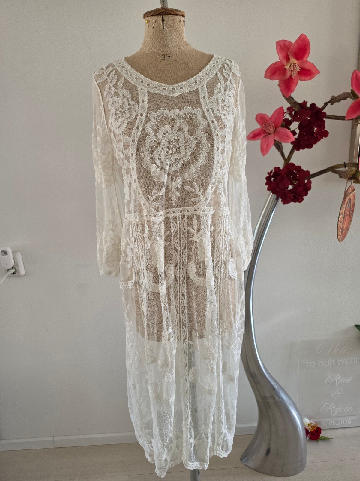 Witte kanten jurk met lange mouwen 1mt, Kleding | Dames, Jurken, Maat 38/40 (M), Wit, Ophalen of Verzenden, Onder de knie